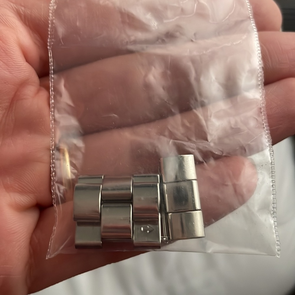 MARC JACOBS 36mm SILVER WATCH - Picture 5 of 5